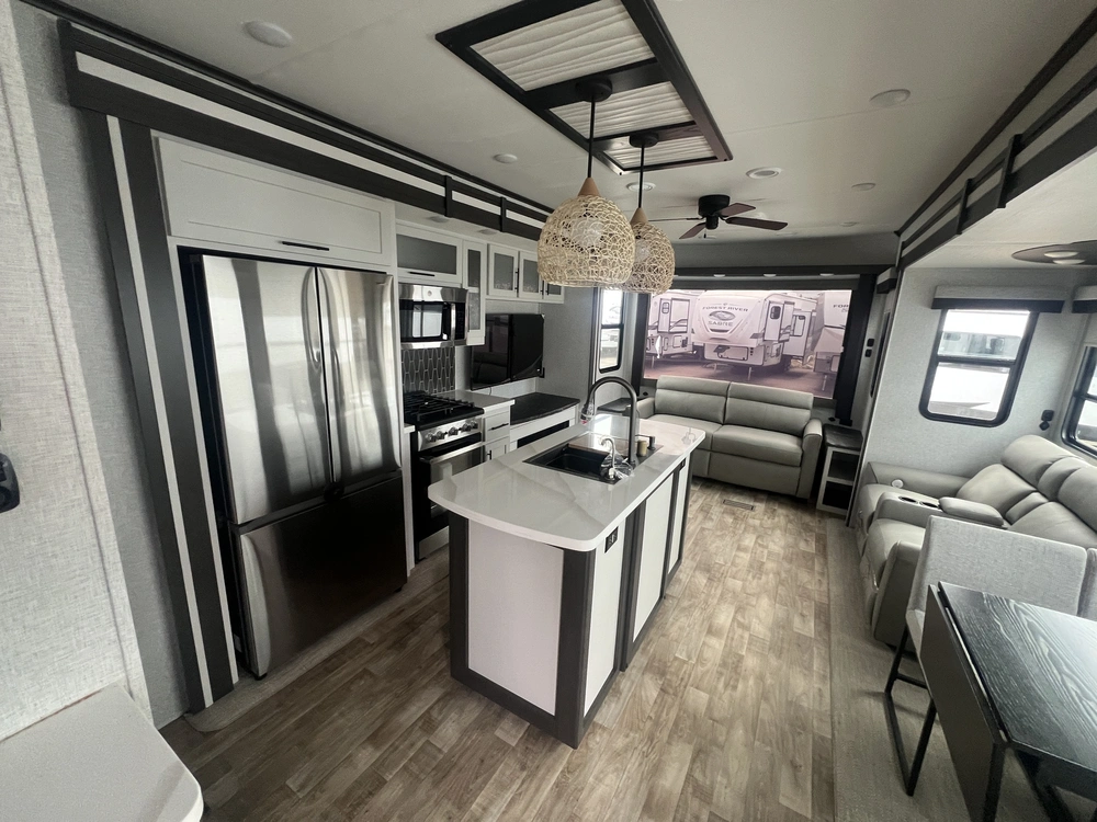 2026 Crossroads Rv Hampton 372fdb alt