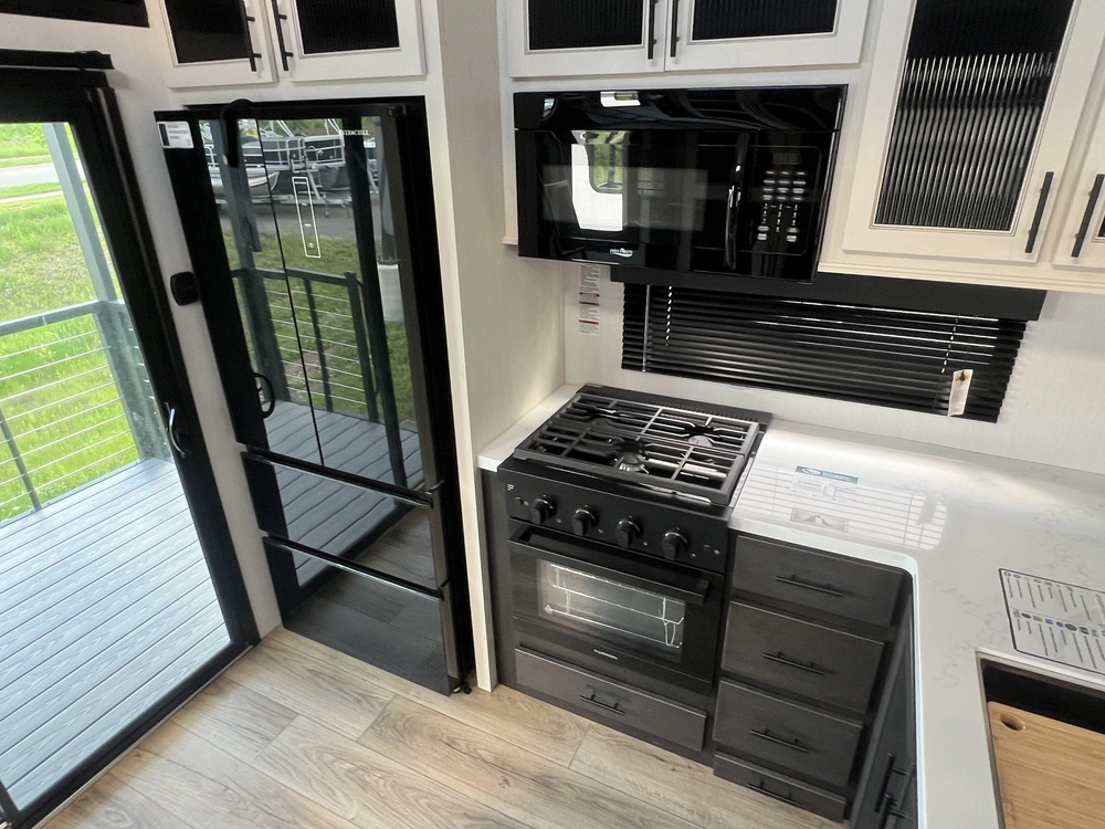 2025 Forest River Sabre 36ml alt