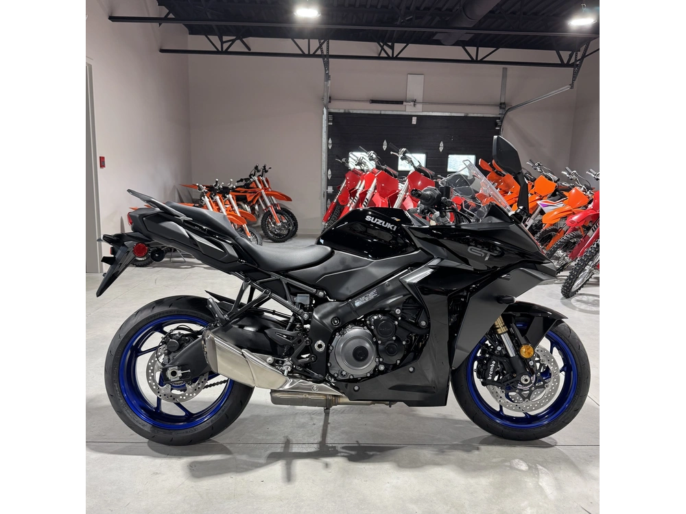 2026 Suzuki Gsx-s1000gt alt