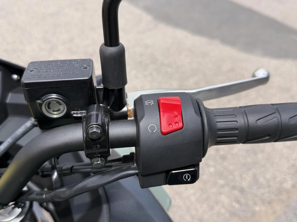 2025 Kawasaki Versey 300 alt