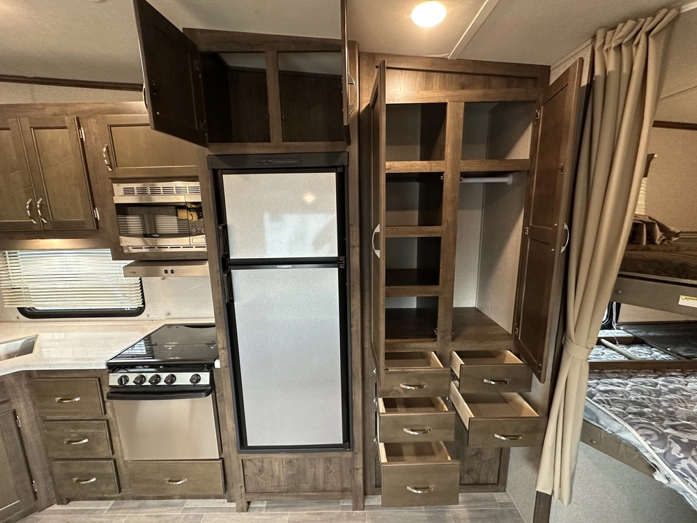 Dutchmen Astoria 3013bhf 2018 alt