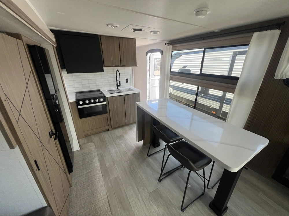 2025 Forest River Wildwood 32veranda alt