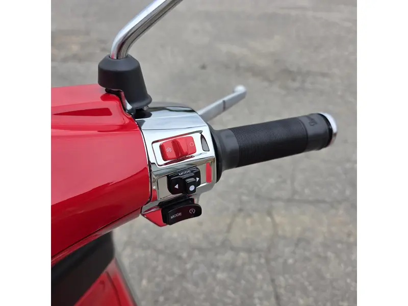 Vespa Primavera Red 150 2027