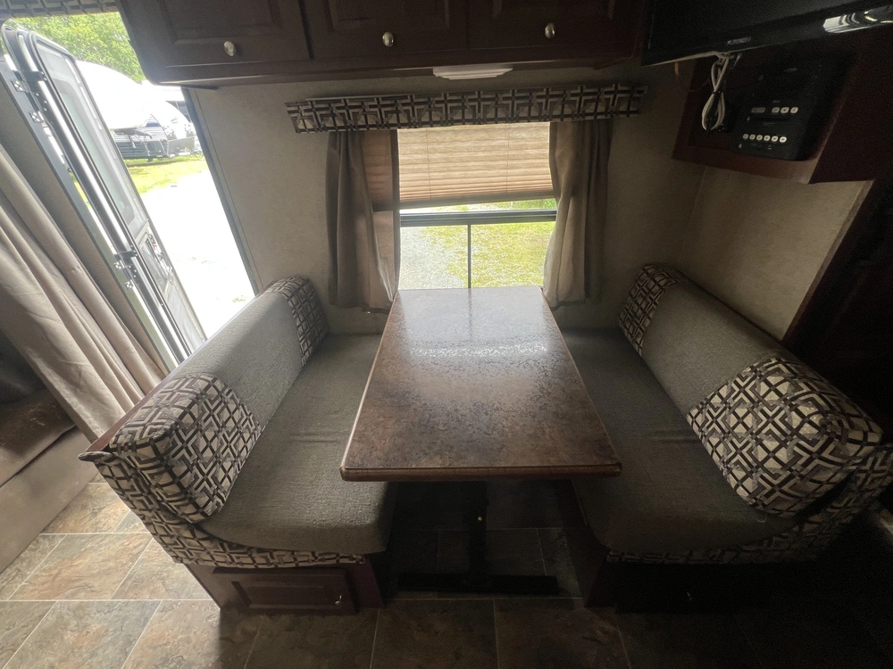 2014 Forest River Dutchmen Four Winds 31 L alt