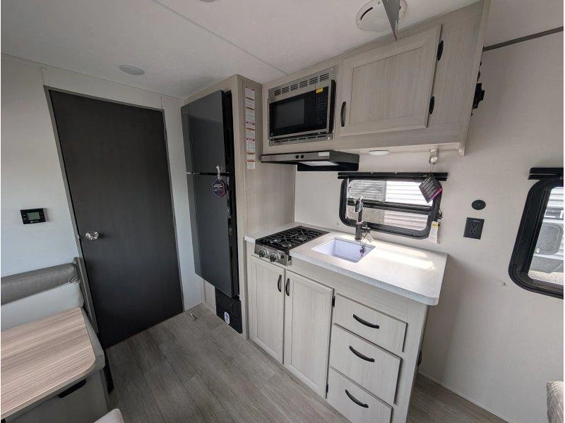 2027 Coachmen Catalina 154rbx alt