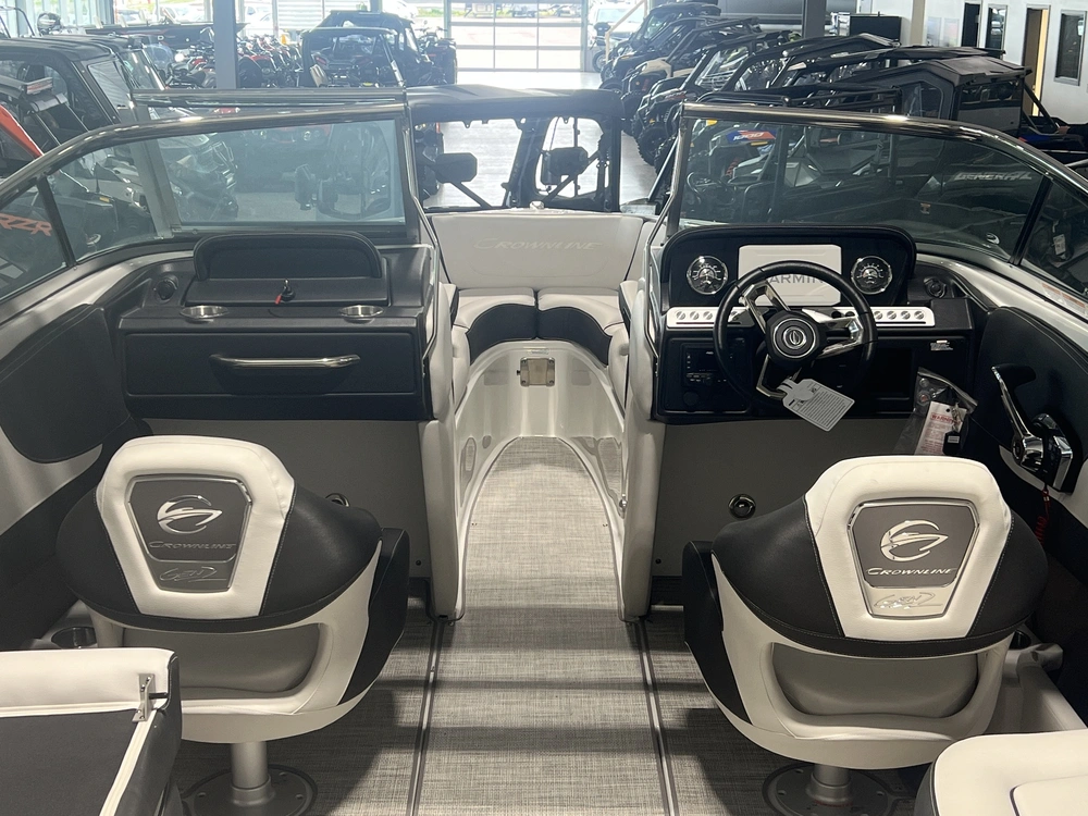 2023 Crownline 240ss alt