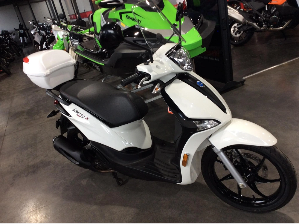 2022 Piaggio Liberty 150 S alt
