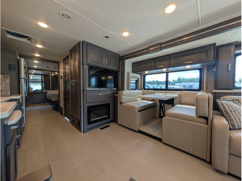 Thor Motor Coach Palazzo 37.4 2023 alt