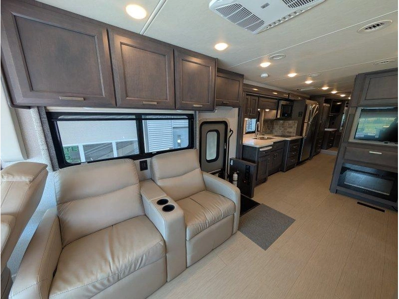 Thor Motor Coach Palazzo 37.4 2023 alt