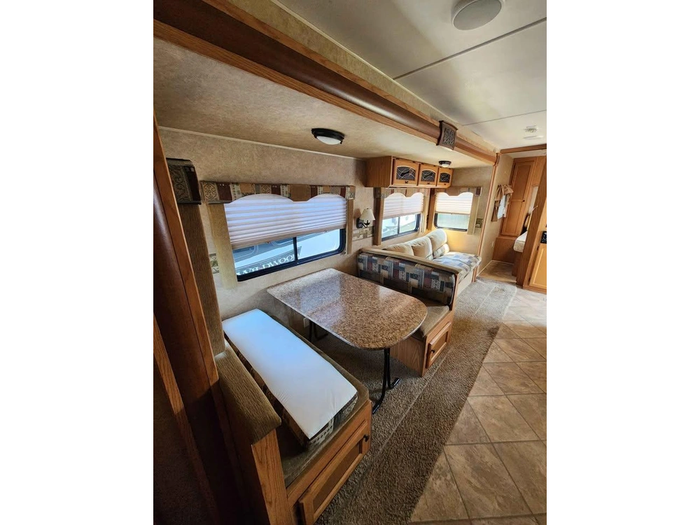 2011 Heartland Rv North Country 31 Bks alt