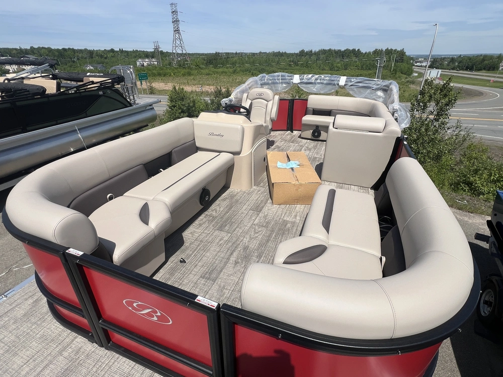 2026 Encore Boat Builders Bentley 200 Le Cr alt