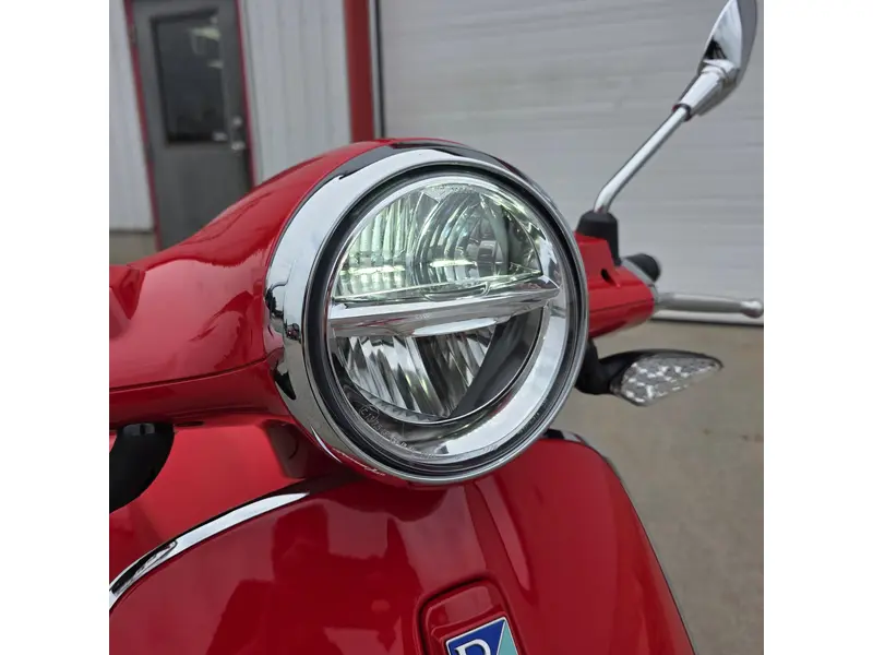 Vespa Primavera Red 150 2027
