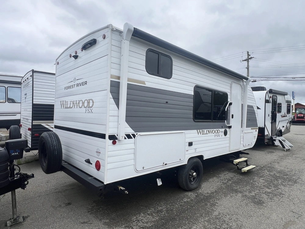 2026 Forest River Wildwood Fsx 179 Dbk alt
