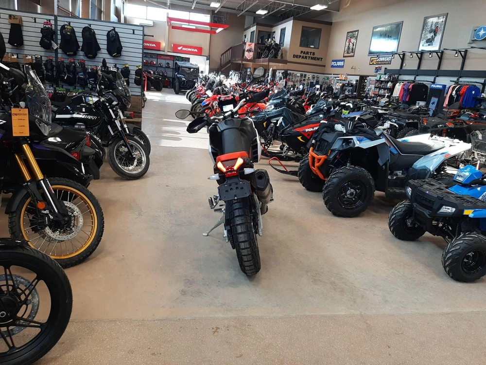 2026 Aprilia Tuareg 660 (hailstorm White) alt
