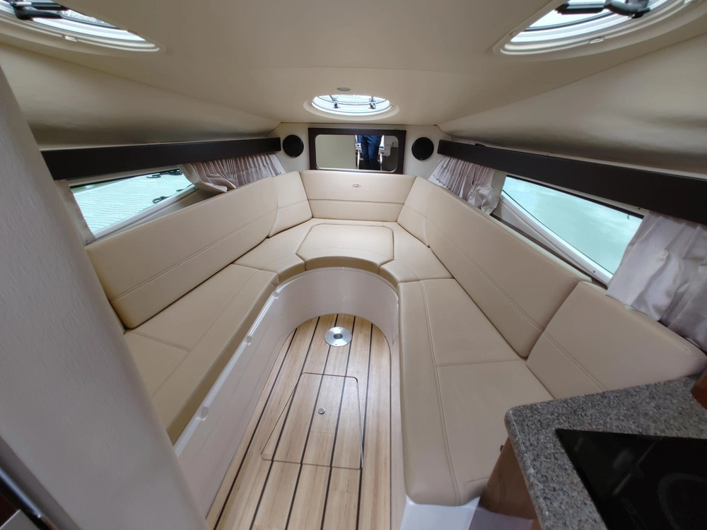 2015 Regal 28 Express alt