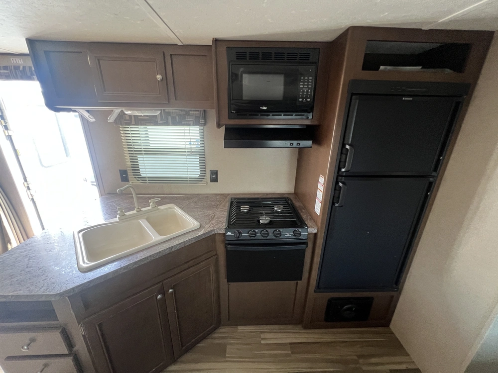 2017 Shasta Oaisis 310k alt