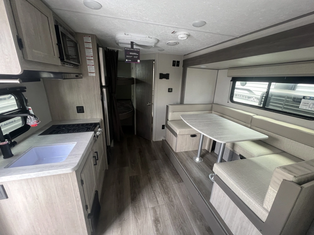 2025 Coachmen Catalina 184bhs alt