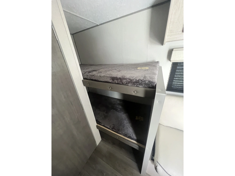 2024 Coachmen Catalina 164bhx alt