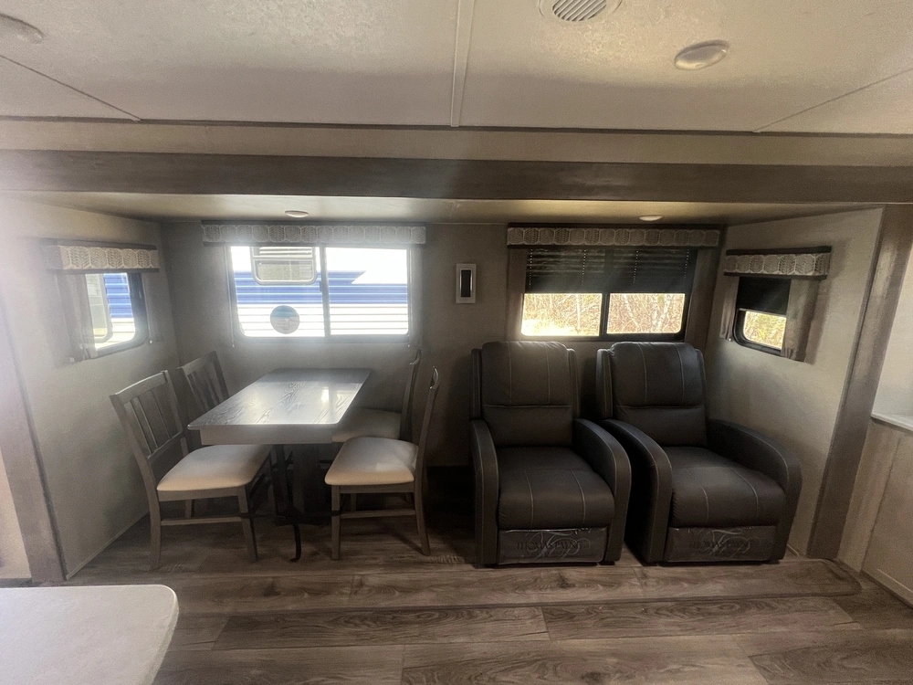 2023 Forest River Coachmen Catalina Legacy Edition 333 Rets alt