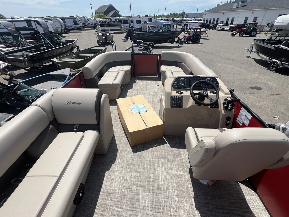 2026 Encore Boat Builders Bentley 200 Le Cr alt