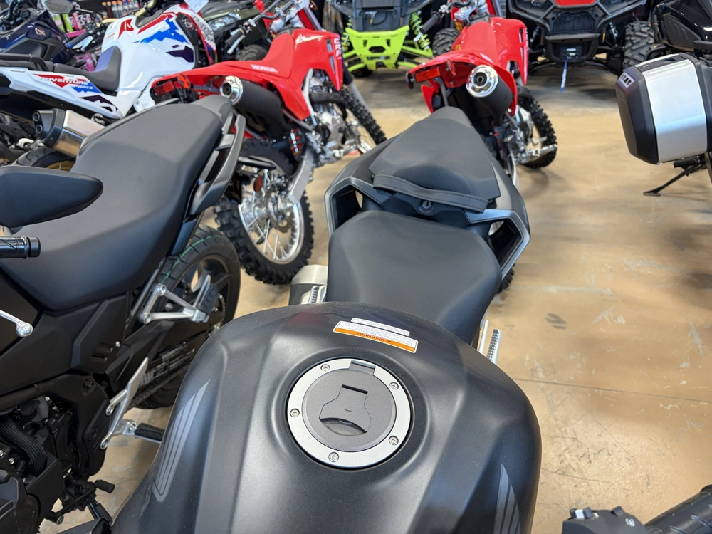 2025 Honda Cb500f Abs - Matte Black Metallic alt