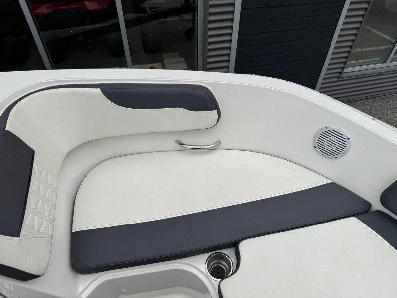 Bayliner Vr5 2019 alt