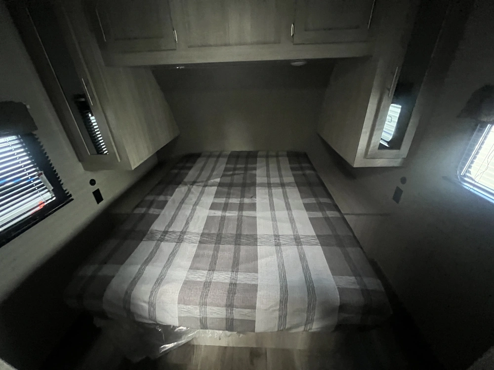 2023 Coachmen Catalina 231mks alt