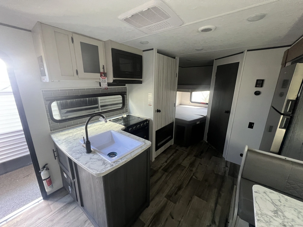 2025 Dutchmen Aspen Trail 23bh alt