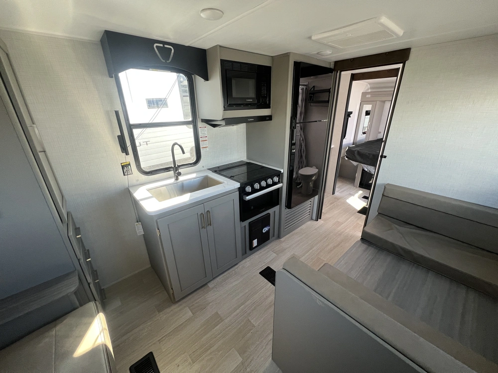 2026 Keystone Rv Hideout 210rl alt