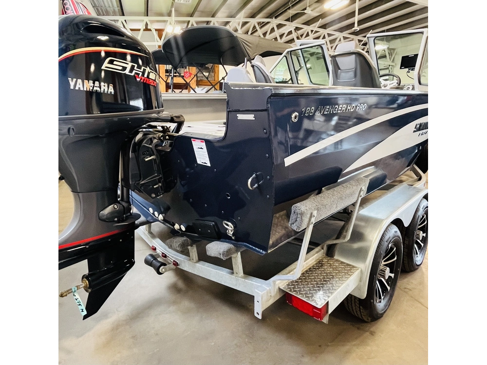 2026 Smoker-craft Avenger alt