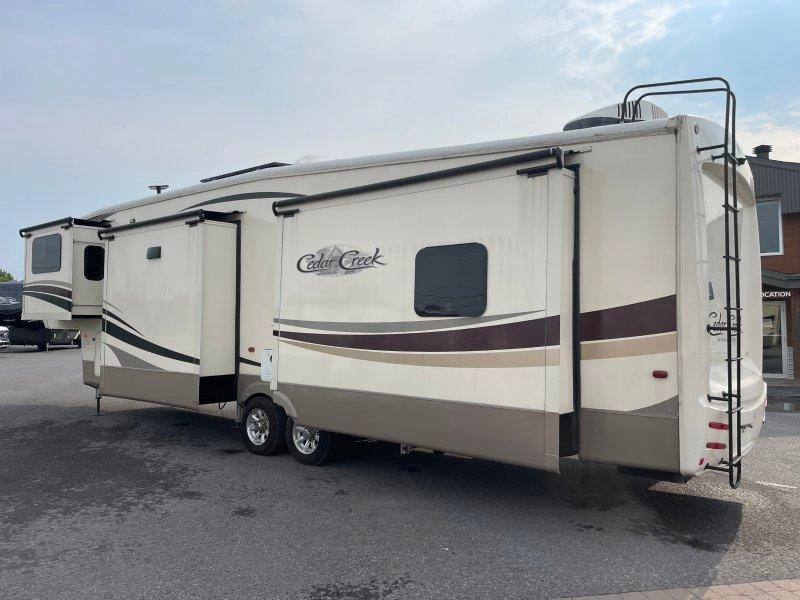 Forest River Cedar Creek 38fl 2019 alt