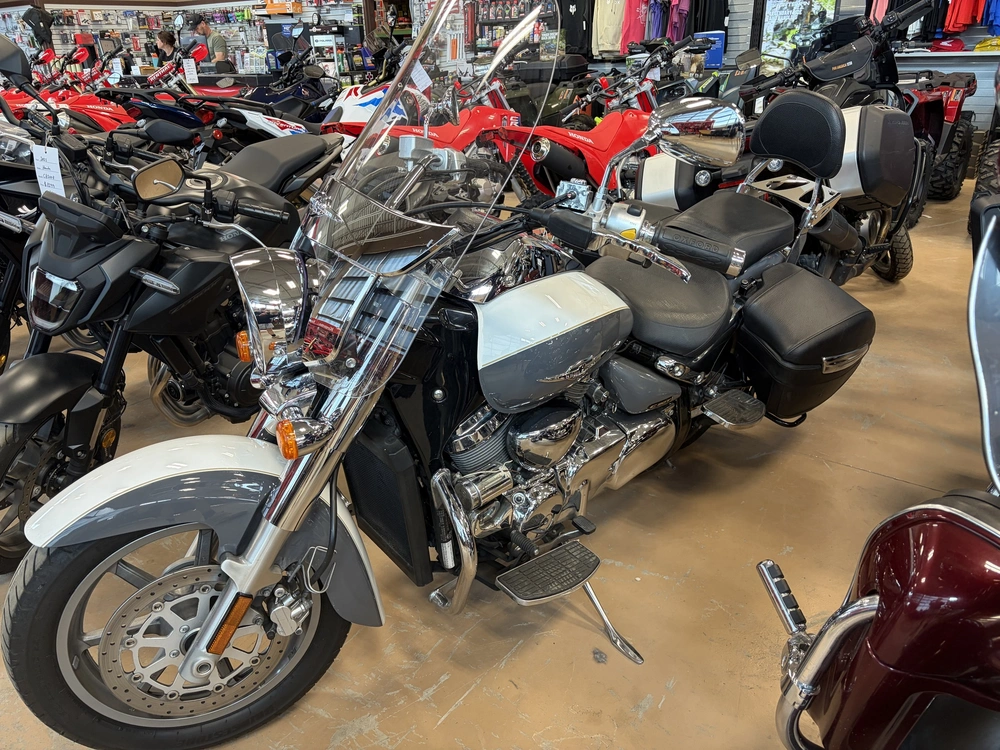 2013 Suzuki Boulevard C90t alt