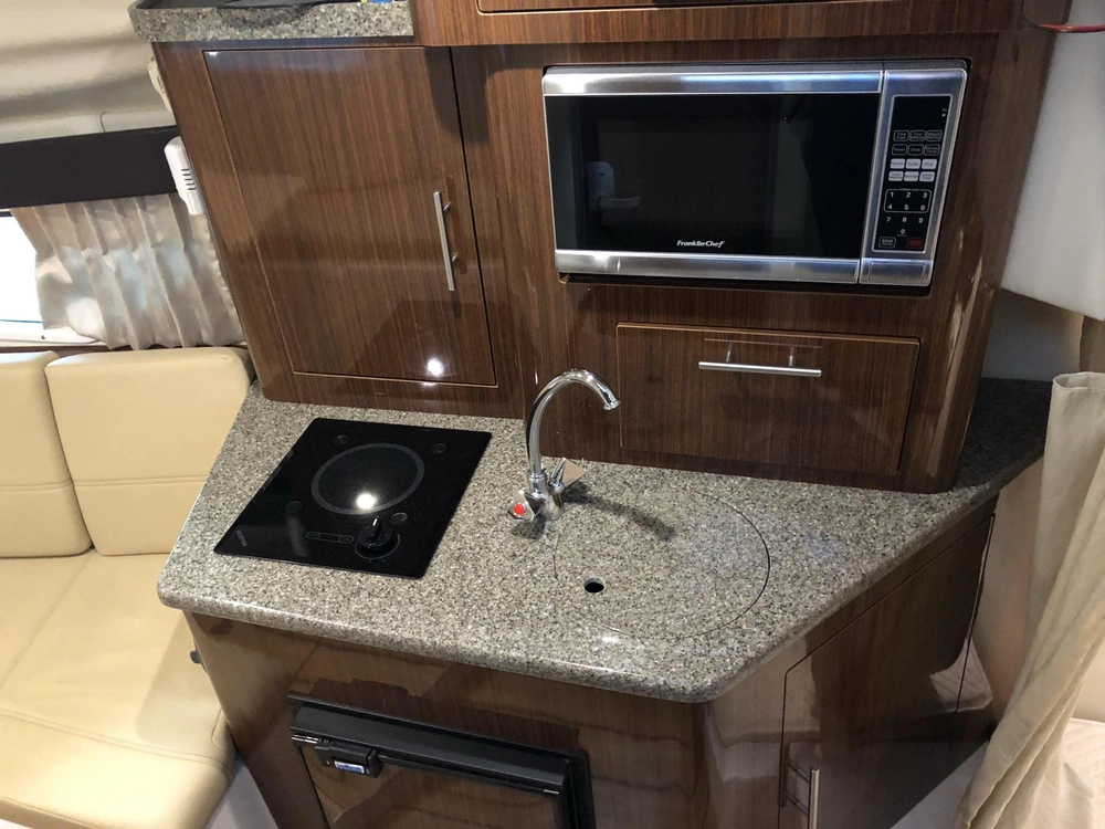 2015 Regal 28 Express alt