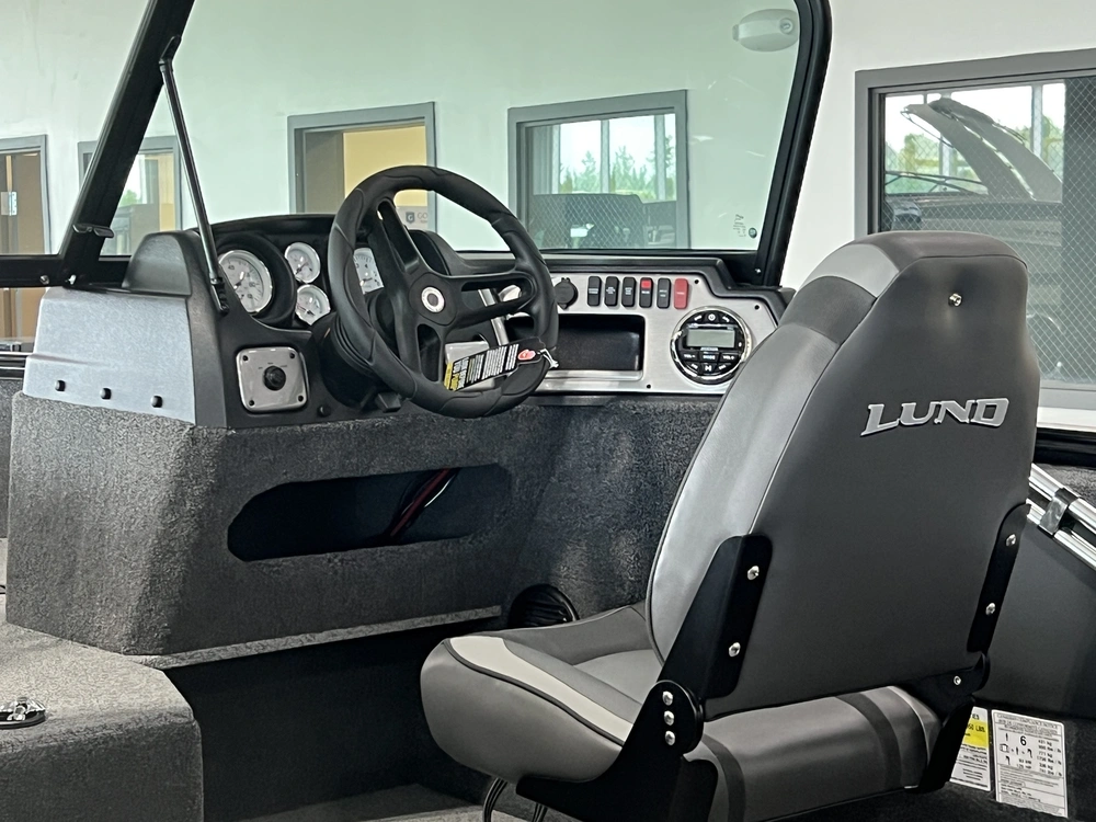2023 Lund Boat Co 1775 Impact Xs alt