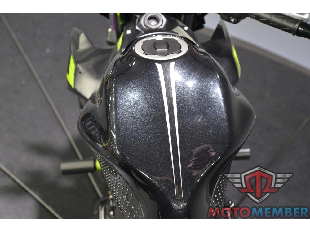 2022 Kawasaki Z650 alt