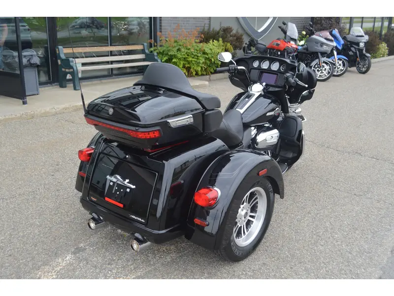 Harley-Davidson FLHTCUTG TRI GLIDE ULTRA 2024