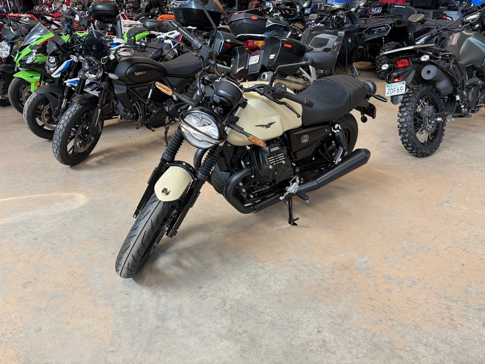2027 Moto Guzzi V7 Stone (sabbia Camo) alt