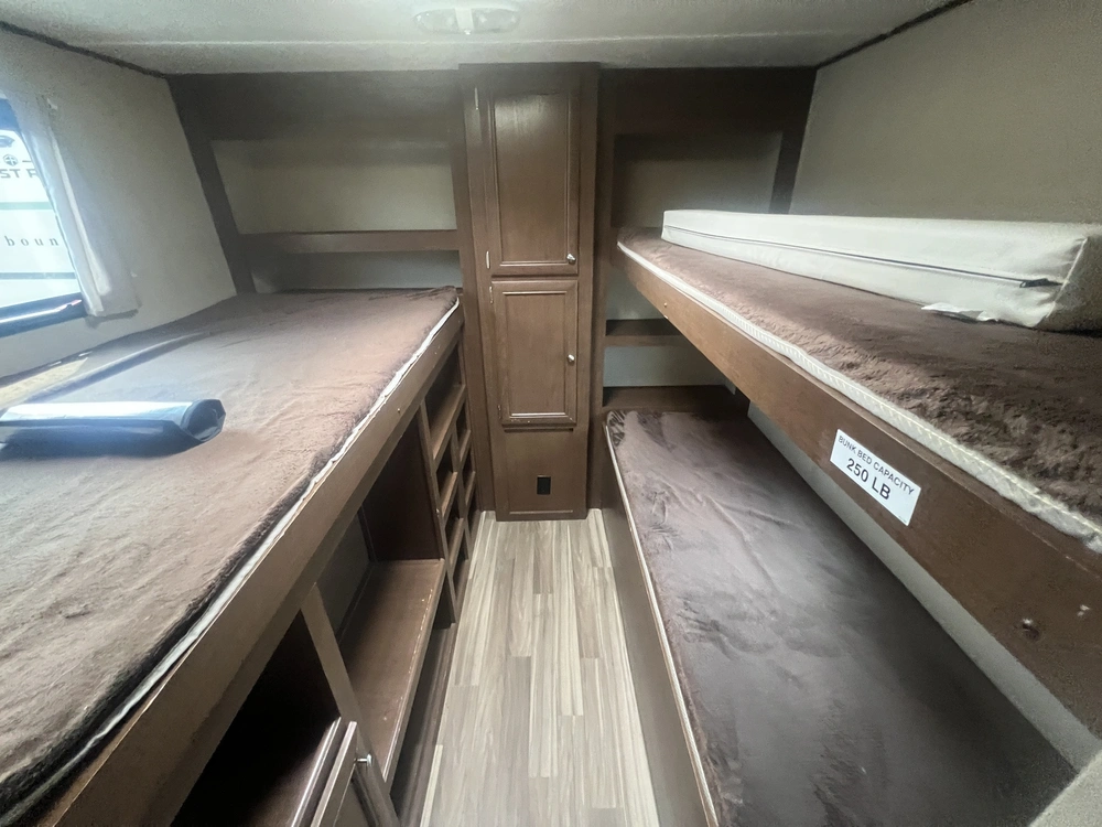 2017 Shasta Oaisis 310k alt