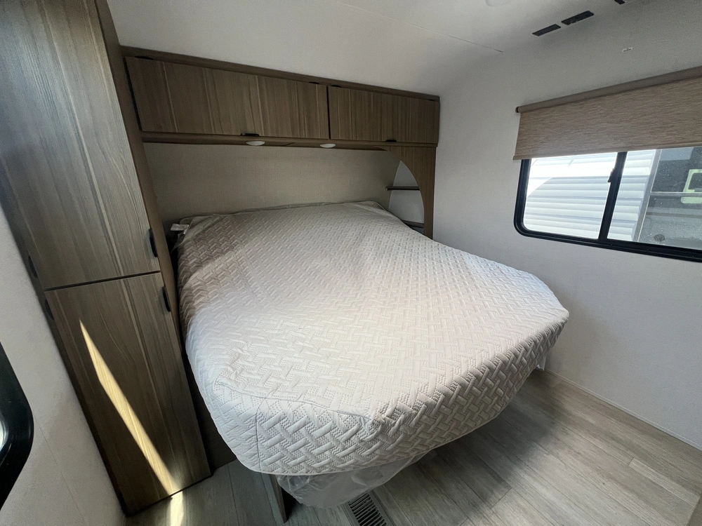 2025 Forest River Wildwood 34veranda alt