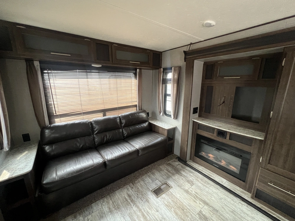 2018 Crossroads Zinger 292re alt
