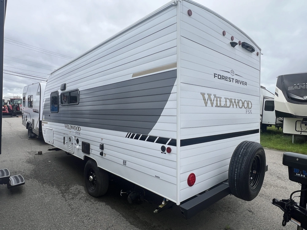 2026 Forest River Wildwood Fsx 179 Dbk alt