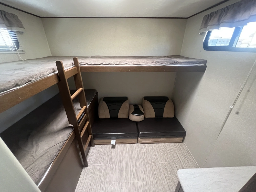 2018 Forest River Prime Time Avenger 29 Rbs alt