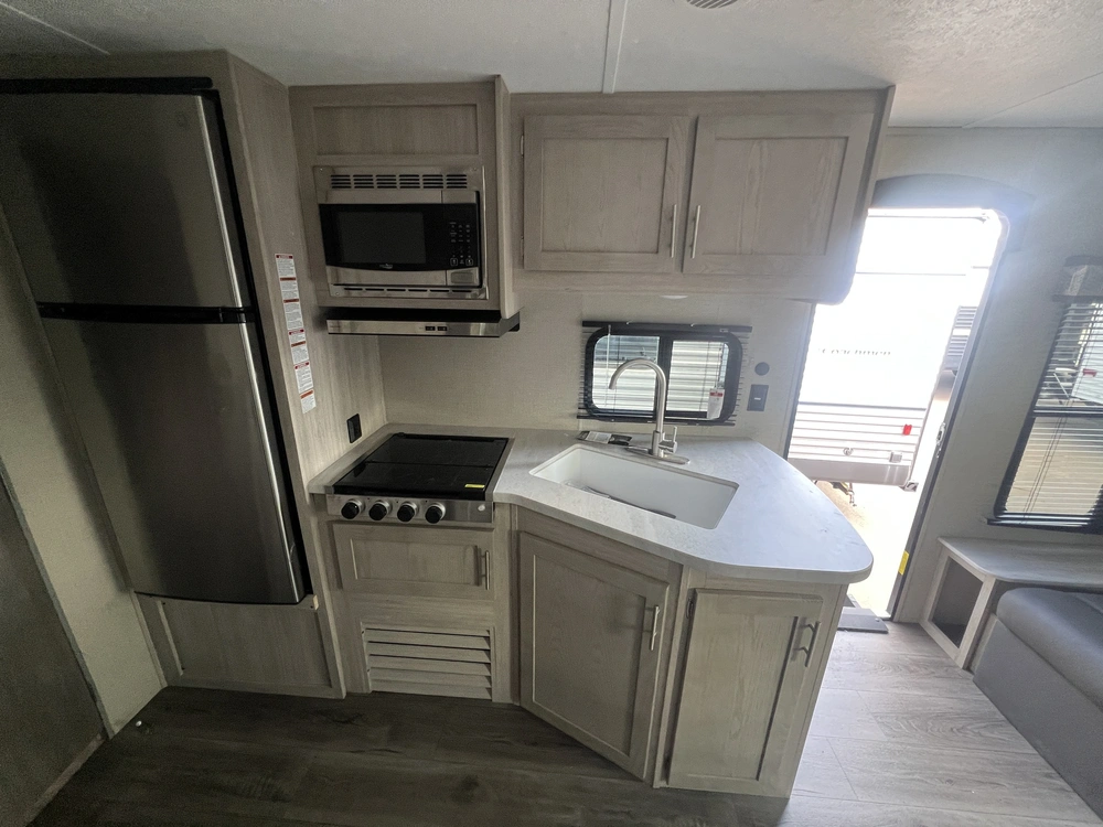 2023 Coachmen Catalina 231mks alt