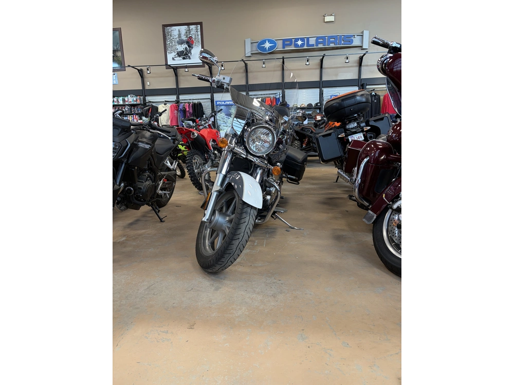 2013 Suzuki Boulevard C90t alt