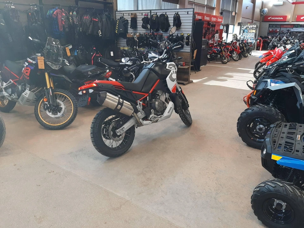 2026 Aprilia Tuareg 660 (hailstorm White) alt