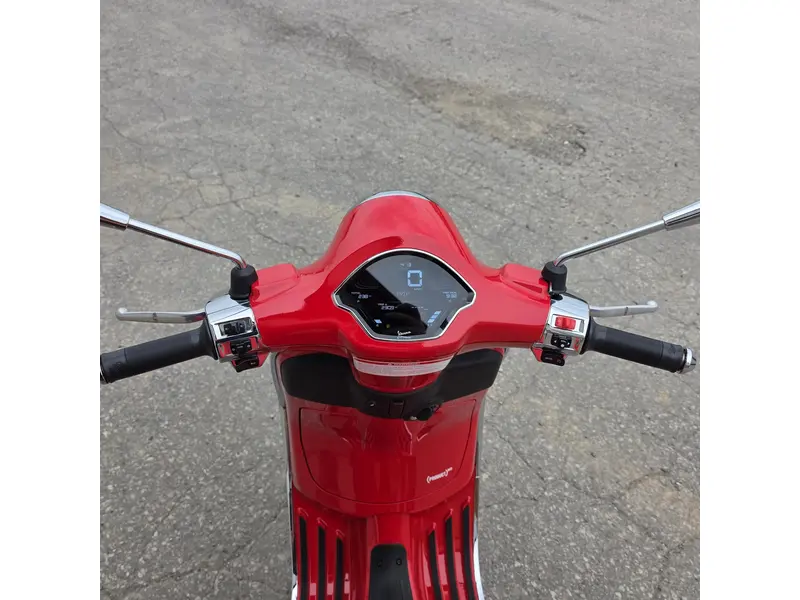 Vespa Primavera Red 150 2027