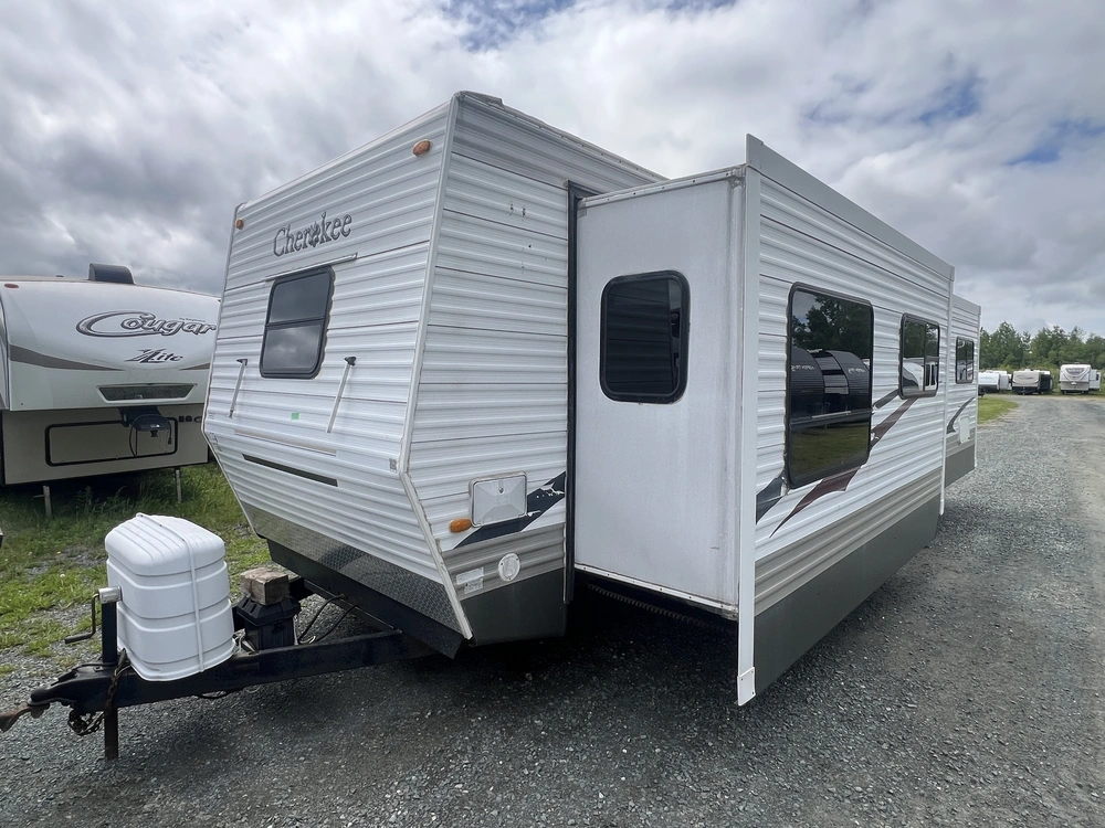 2007 Forest River Cherokee 30 F alt