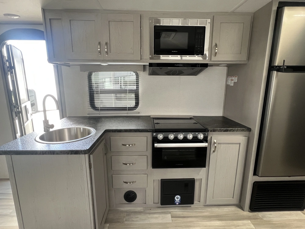 2023 Forest River Prime Time Tracer Le 260 Bhsle alt