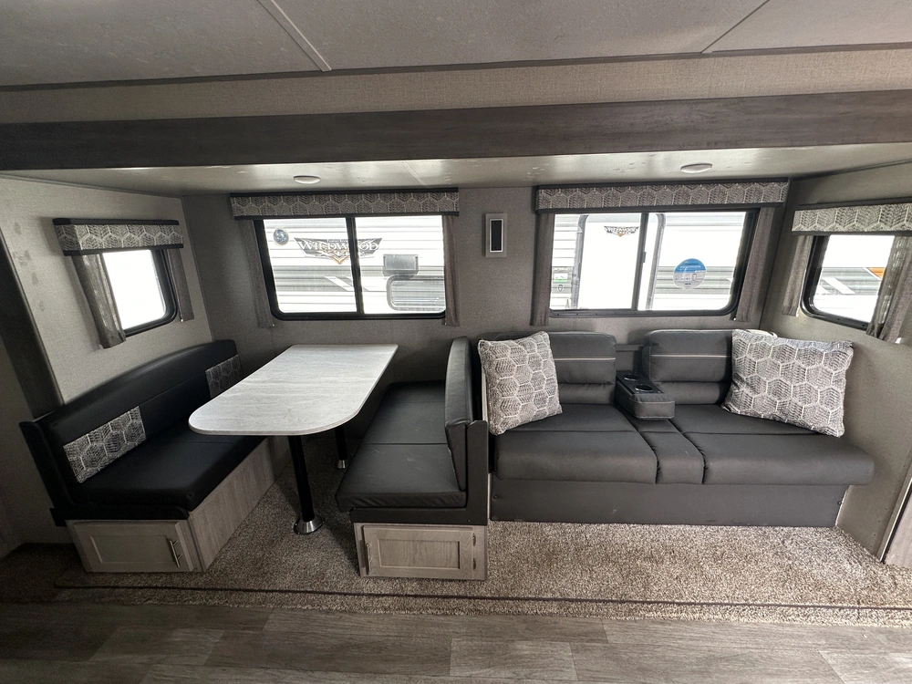 2022 Coachmen Catalina 243rbs alt