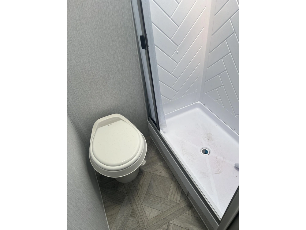 2024 Forest River Wildwood 28dbud alt